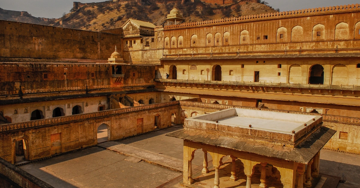 long-view-of-amber-fort