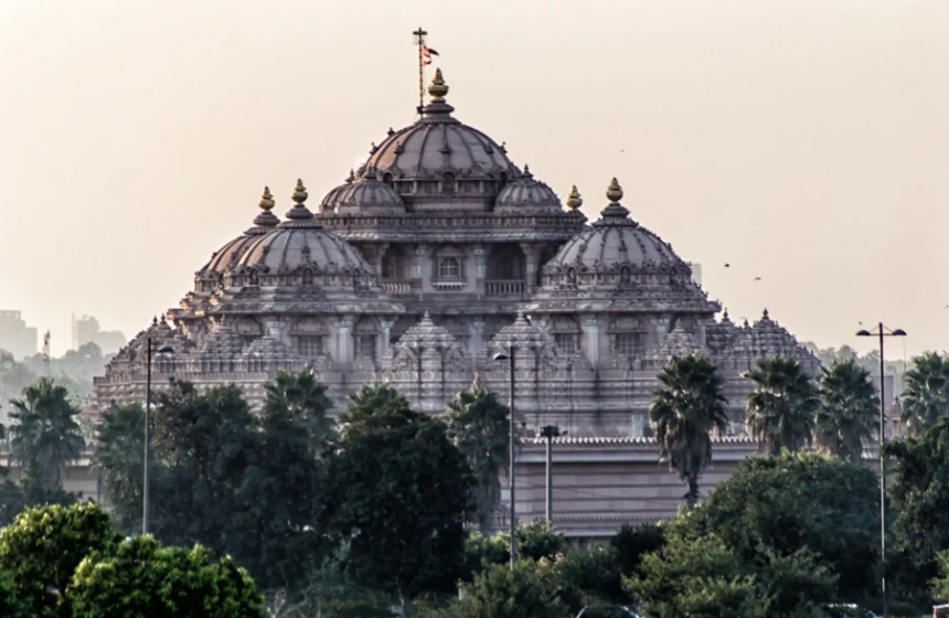 facade-of-a-temple-akshardham-delhi-india