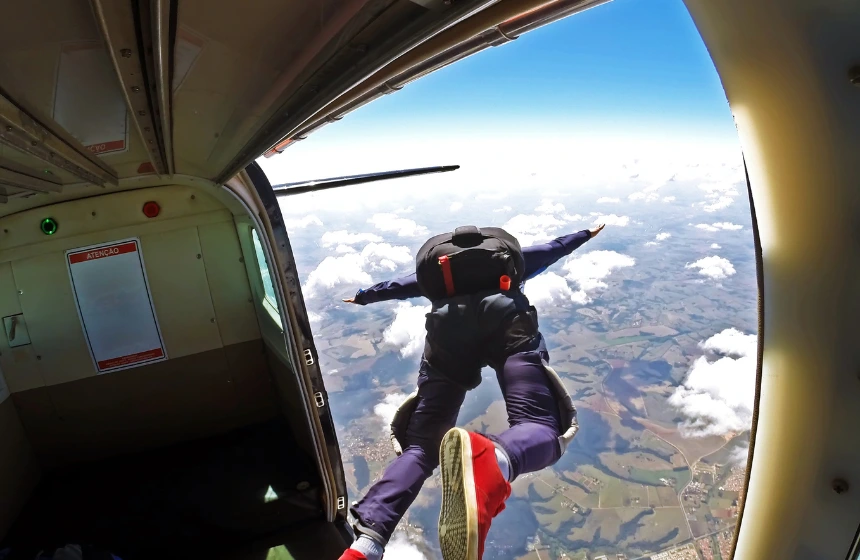 skydiver-jump-out-of-plane