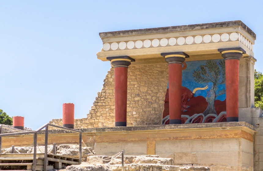 building-with-pillers-in-knossos-crete