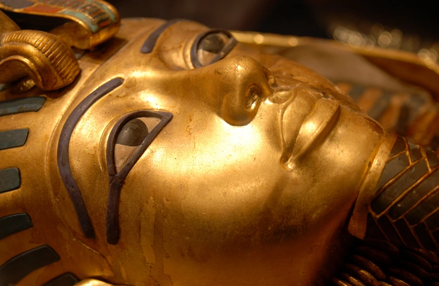mask-of-tutankhamuns-egyptian-parahoa