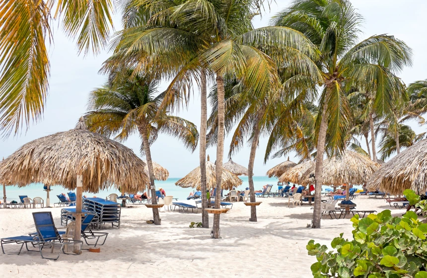 palm-beach-on-aruba-island-in-the-caribbean-sea