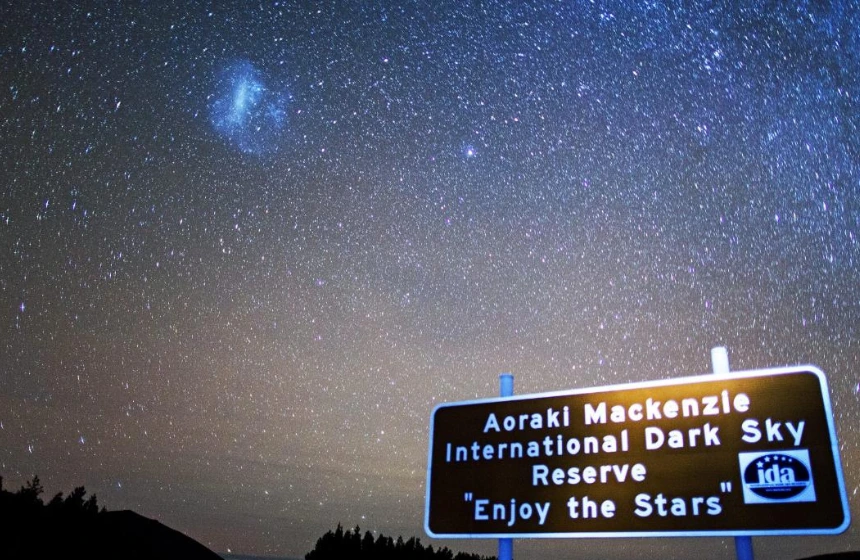 Stargazing_Aoraki Mackenzie, New Zealand - Unimoni Travel & Holidays