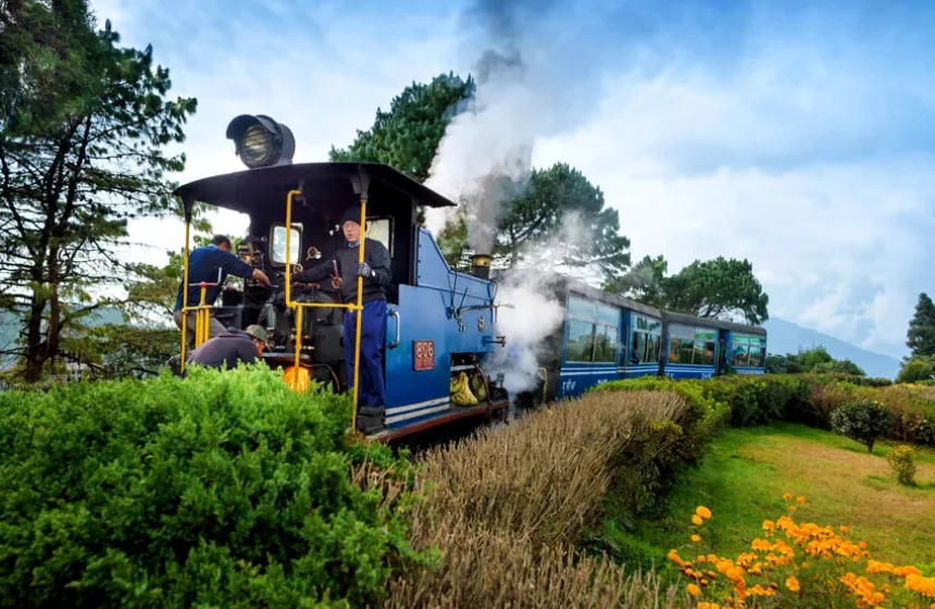 Darjeeling Himalayan Railway - family vacation with kids- Unimoni Travel