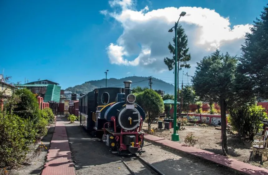 Darjeeling Toy Train - family vacation with kids- Unimoni Travel