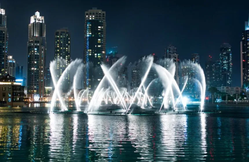 The Dubai Fountain - Dubai tourism with Unimoni Travel