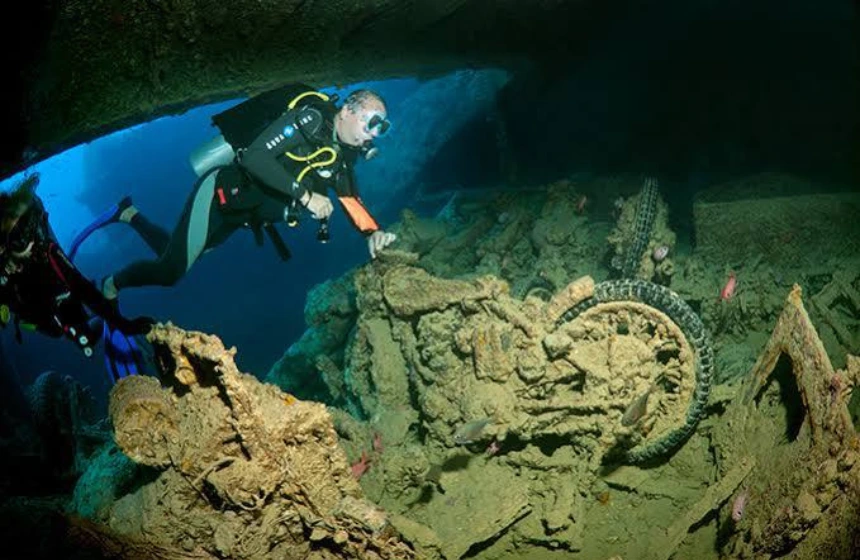 Underwater Tourism - Unimoni Travel & Holidays - The SS Thistlegorm (Red Sea, Egypt)