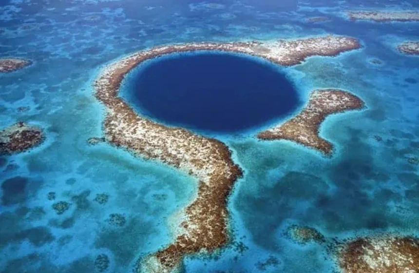 Underwater Tourism - Unimoni Travel & Holidays - The grat Blue Hole (Belize)