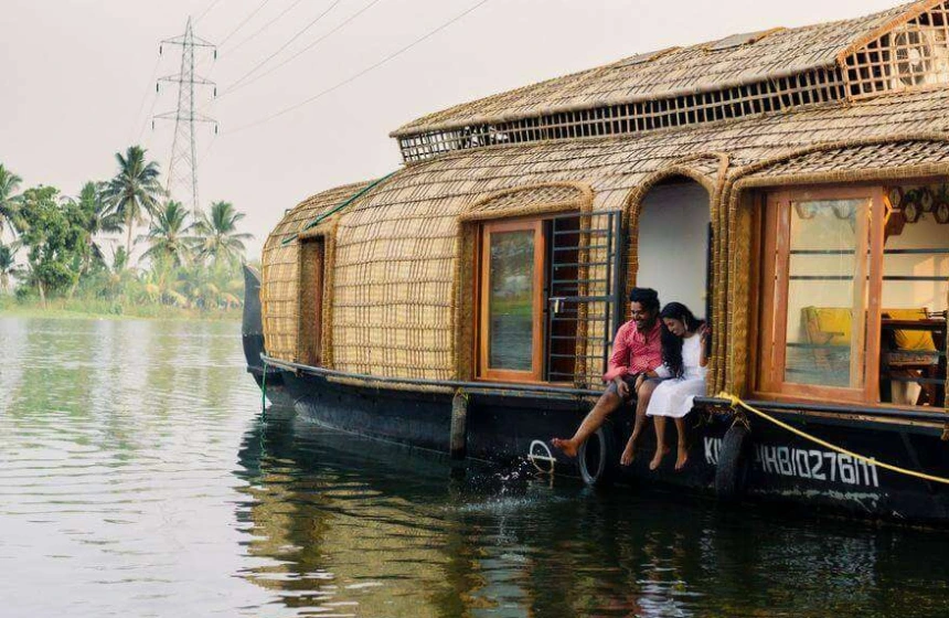 Stay at a house boat - Kochi Alleppey tourism with Unimoni Travel and Holidays