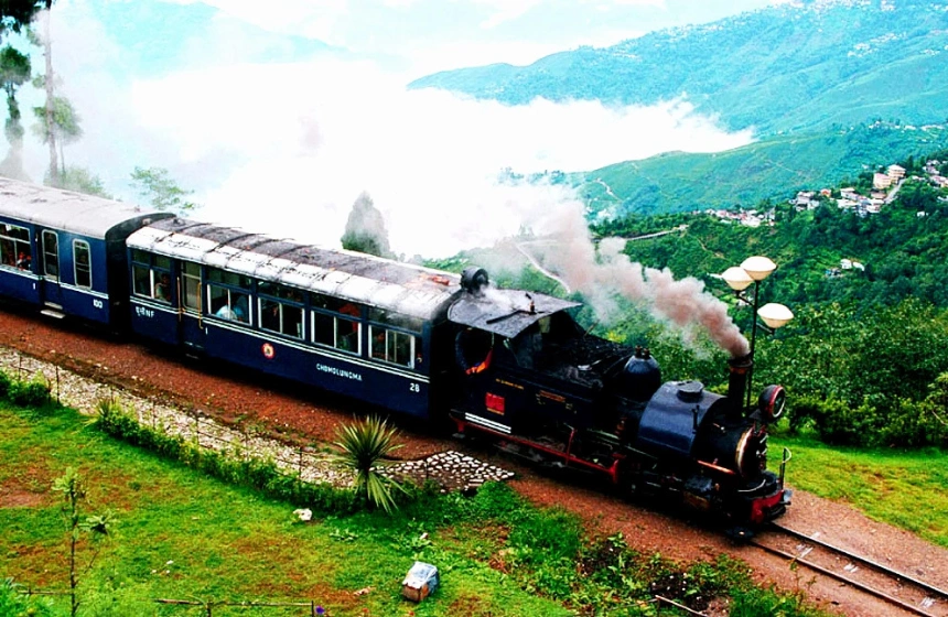 Darjeeling Himalayan Railway - Darjeeling tourism with Unimoni Travel and holidays