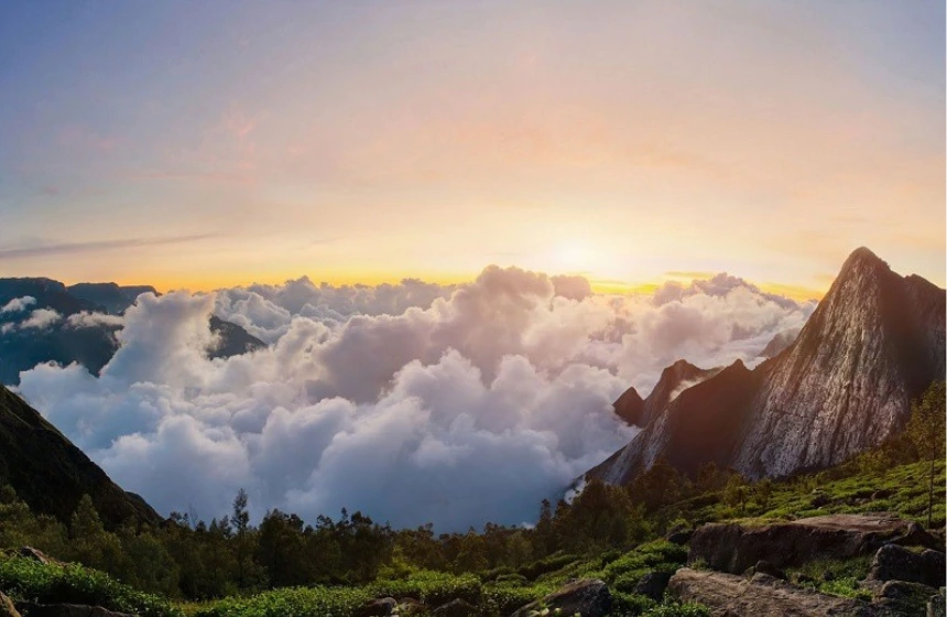sunrise view point - Meesappuklimala Tourism- unimoni Travel and Holidays
